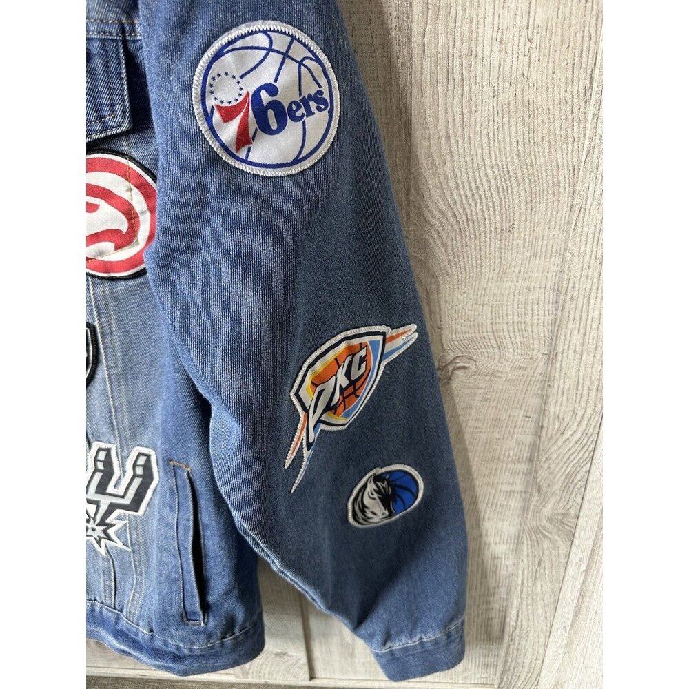 NBA Global Stores Mens Blue Denim Jacket Size Medium Team Stitched Logo Patches - Picture 9 of 14